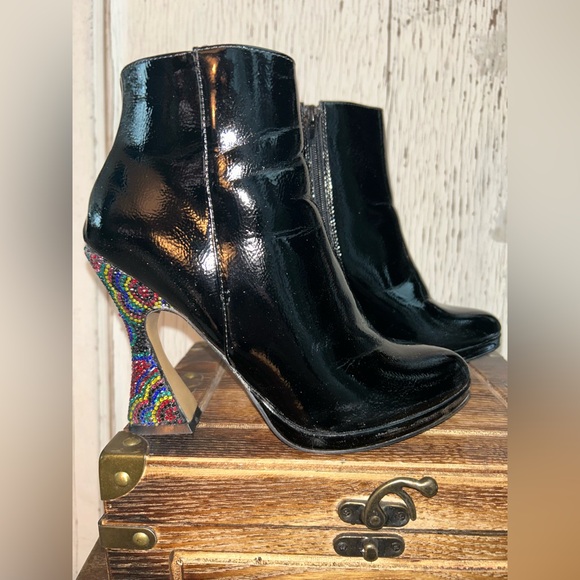 🍒🌸🍒Betsey Johnson Black Patent Averie Rhinestone Heels Ankle Booties🍒🌸🍒 - Picture 2 of 9